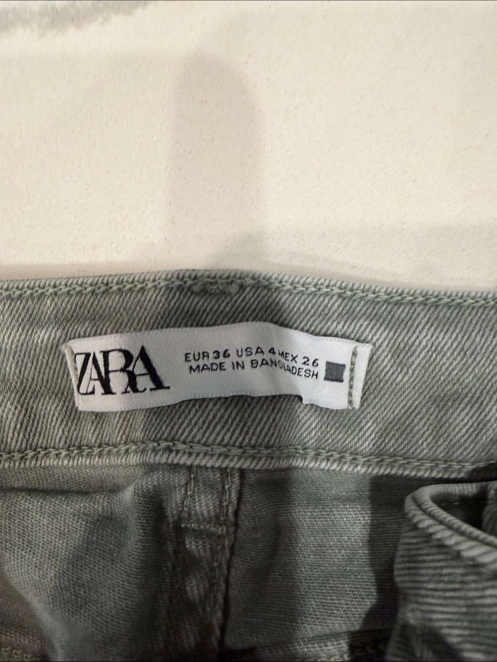Zara Sage Green Cropped Straight Jeans with Frayed Hem - Picture 4 of 5